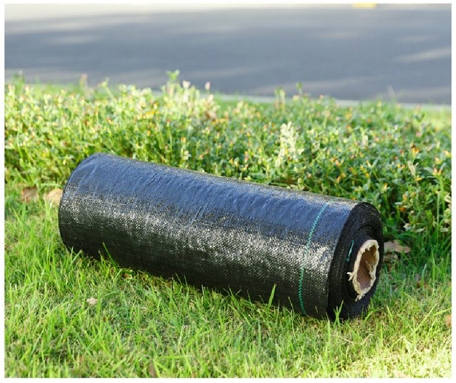 Độ dày của bạt trải diệt cỏ ảnh hưởng đến độ chống chịu thời tiết.